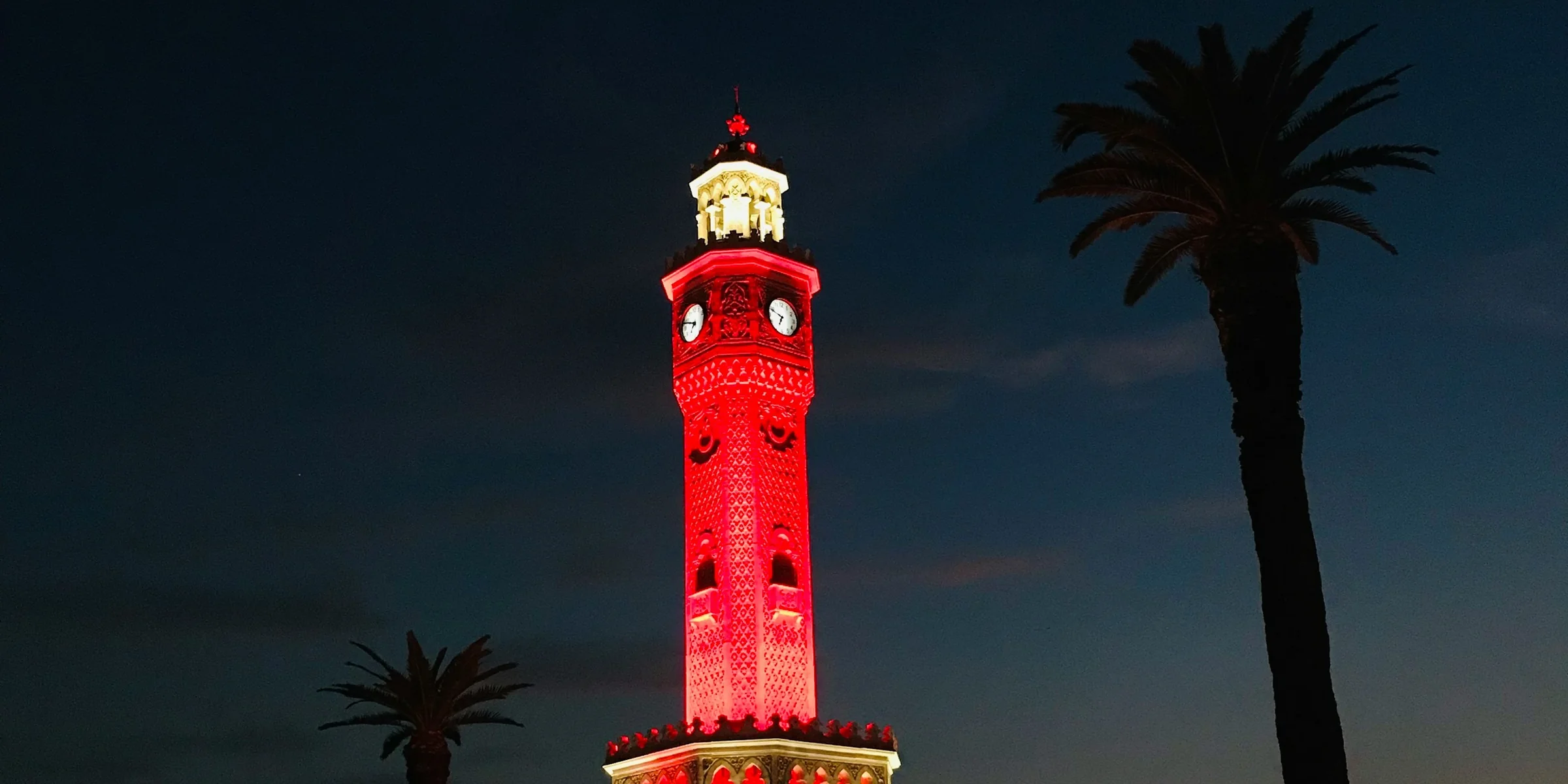 İzmir Saat Kulesi, Konak Meydanı